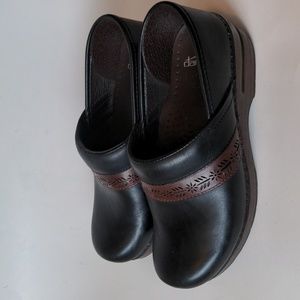 Dansko Penny Black Brown Leather Comfort Clogs Size 39/8